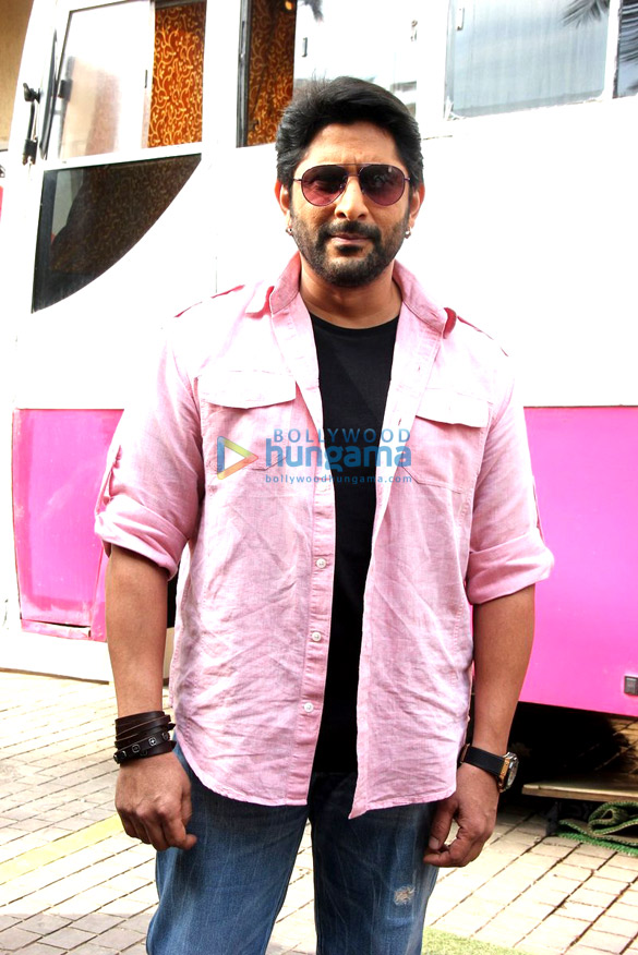 sunny deol ameesha patel arshad warsi snapped on the sets of bhaiyyaji superhit 10