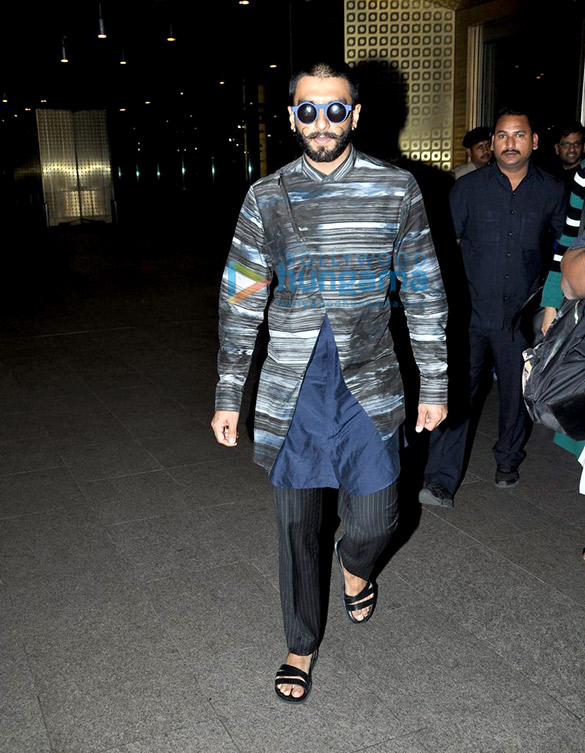 ranveer singh deepika padukone arrive from delhi after bajirao mastani promotion 7