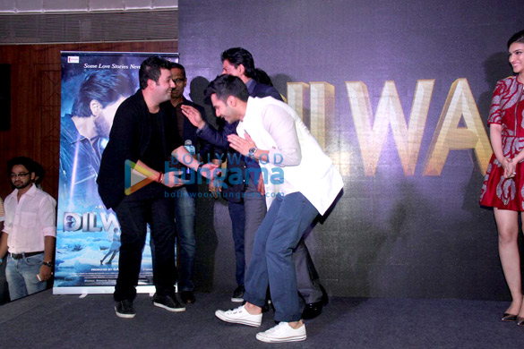 shah rukh khan kajol varun dhawan kriti sanon grace the music success bash of dilwale 11