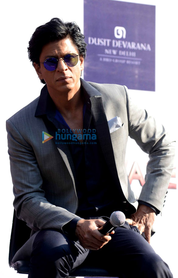 shah rukh khan kajol varun dhawan kriti sanon promote dilwale in delhi 7