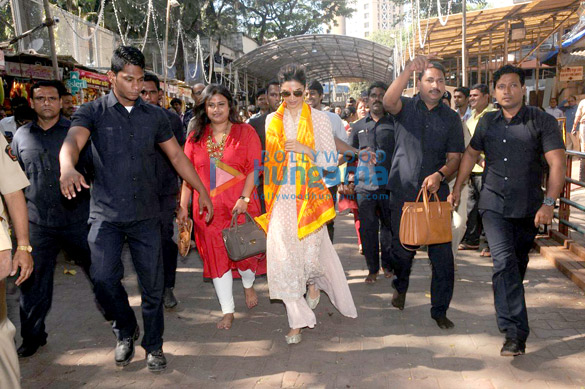 deepika padukone visits siddhivinayak temple a day before bajirao mastani releases 9