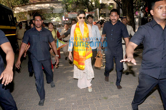 deepika padukone visits siddhivinayak temple a day before bajirao mastani releases 7