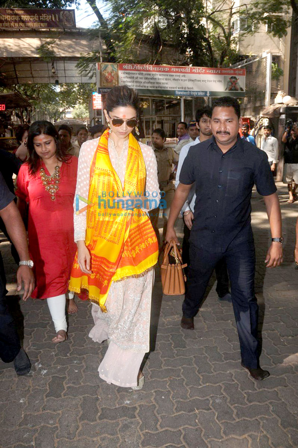 deepika padukone visits siddhivinayak temple a day before bajirao mastani releases 8
