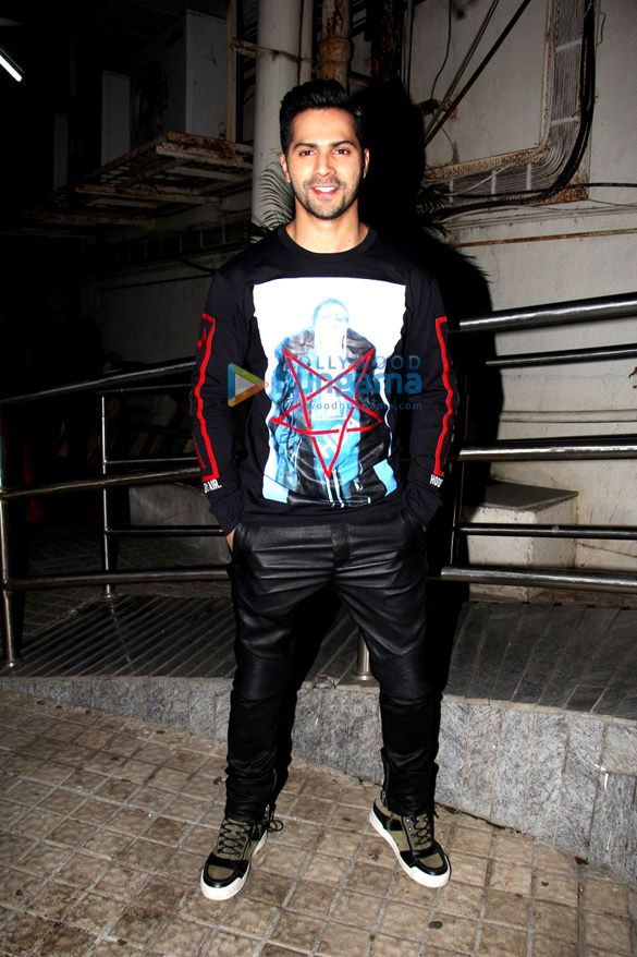 varun dhawan hosts a special screening of dilwale at pvr juhu 4