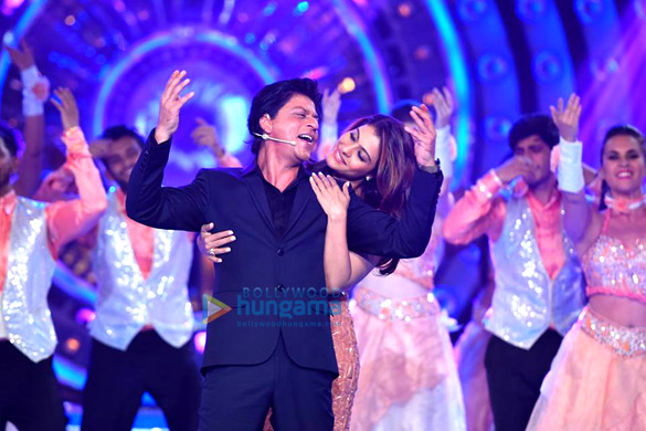shah rukh khan kajol promote dilwale with salman khan on the sets of bigg boss 9 11