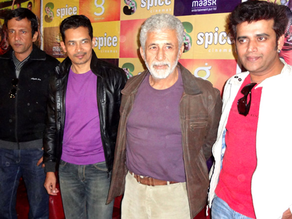 starcast of chaalis chauraasi at spice world cinemas noida 5