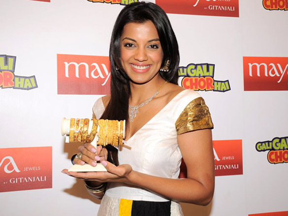 mugdha launches gitanjalis jewellery saving plan 6