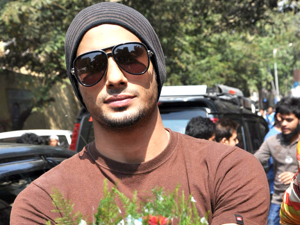 prateik amy celebrate valentines day with students of national mmk college 7