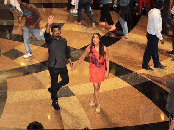 bipasha at flash mob for jodi breakers 4