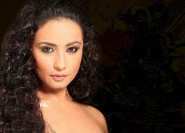 Robbery at Divya Dutta’s house Robbery at Divya Dutta’s house