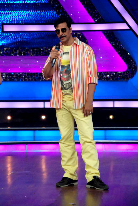 akshay kumar promotes rowdy rathore on dance india dance 5