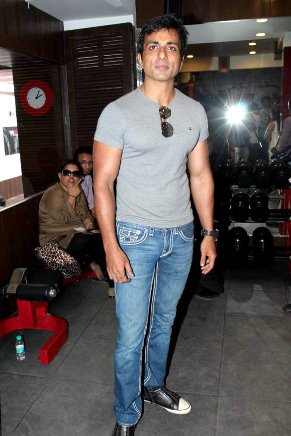 shootout at wadala starcast at sanjeev chadhas red gym 6