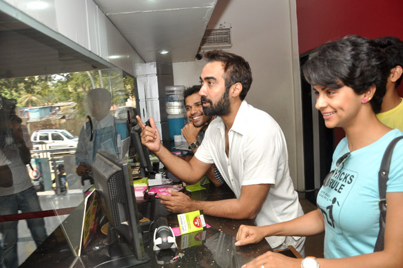 cast of fatso sell tickets at pvr juhu 4