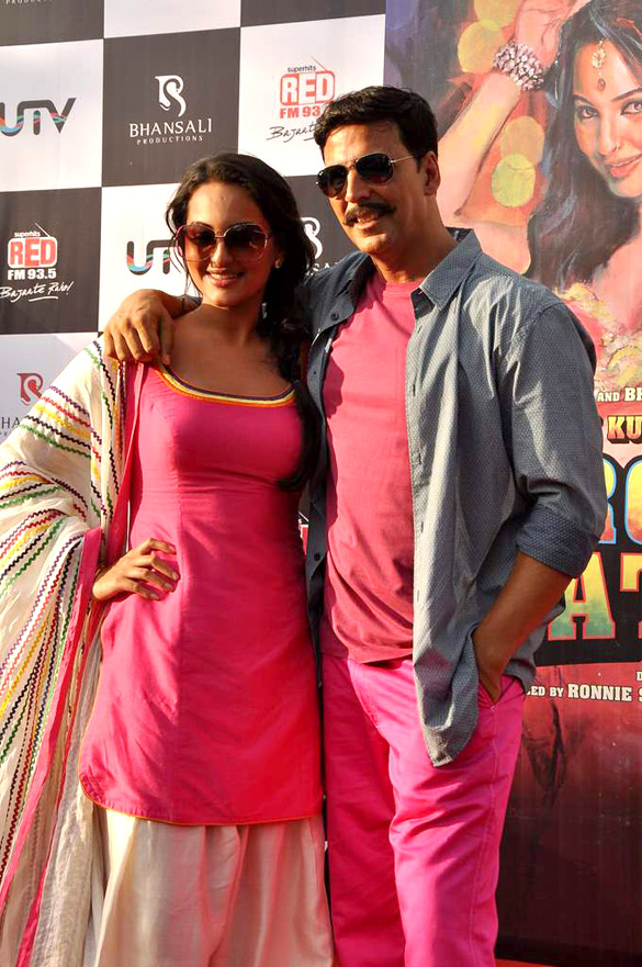 promotional rickshaw race for rowdy rathore 6
