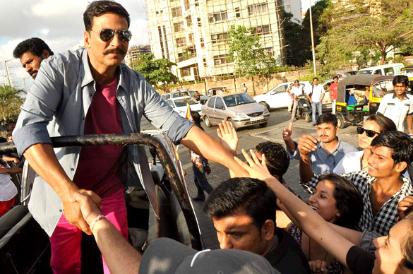 promotional rickshaw race for rowdy rathore 19