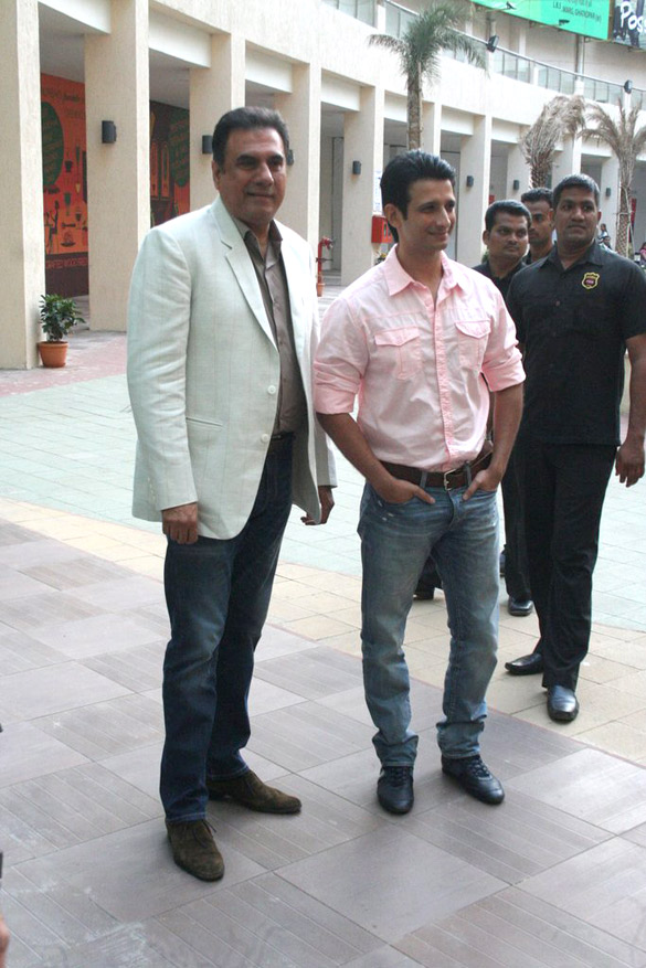 sharman boman promote ferrari ki saawari at r city 7