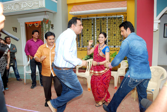 boman irani sharman joshi on the sets of tarak mehta ka ooltah chashmah 4