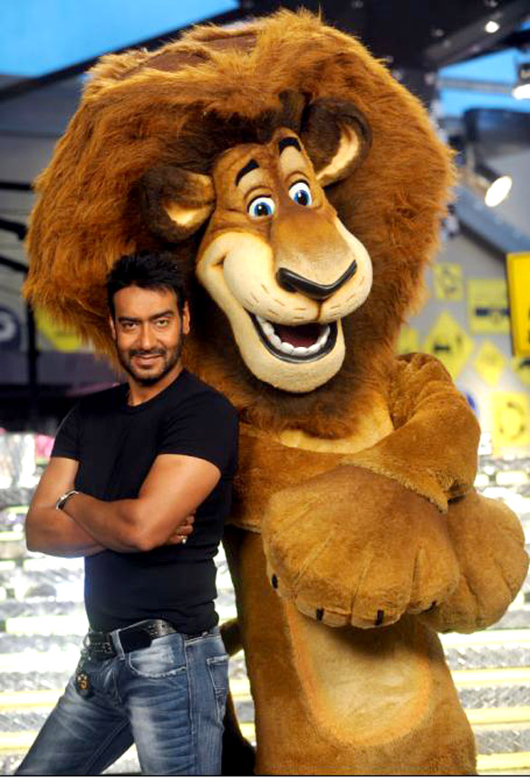 ajay devgn meets alex the lion on sets of son of sardaar 3