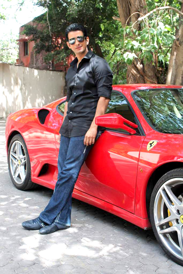 Sharman Joshi promotes ‘Ferrari Ki Sawaari’ at IIFA 2012