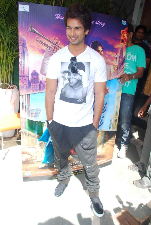 shahid and priyanka promote teri meri kahaani at cocoberry 5