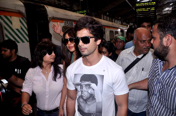 shahid priyanka board train from marine lines station 5