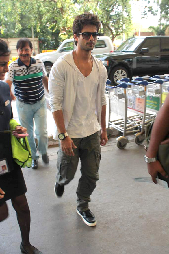 shahid priyanka snapped on the way to indore 6