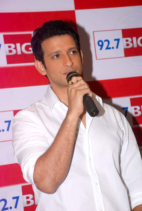 starcast of ferrari ki sawaari celebrate fathers day on 92 7 big fm 6