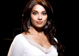 Bipasha to star in horror film Aatma Bipasha to star in horror film Aatma