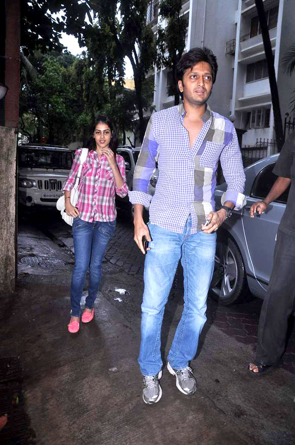 riteish genelia watch bol bachchan 7
