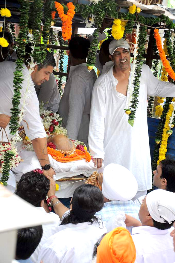 celebs grace dara singhs funeral 2