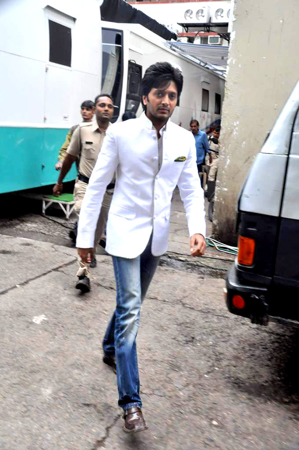 riteish and tusshar on the sets of jhalak dikhhla jaa 12