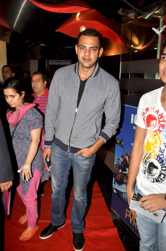 premiere of the dark knight rises 17