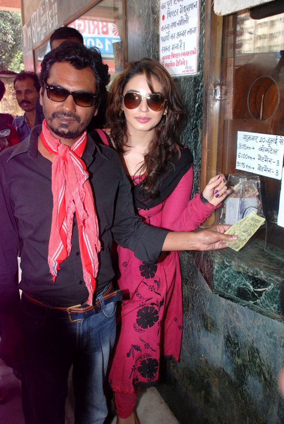 cast of gangs of wasseypur 2 watches ddlj 6