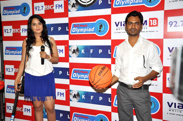 starcast of gangs of wasseypur 2 on the sets of 92 7 big fm 2
