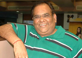 Satish Kaushik turns dad