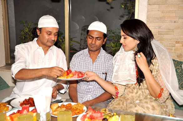 cast of gangs of wasseypur 2 at iftaar party 4