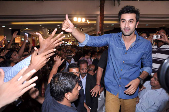ranbir priyanka promote barfi at r city mall 12