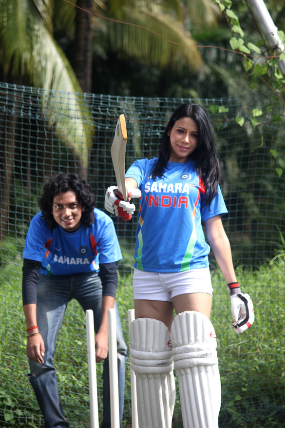 rozlyn khan 22