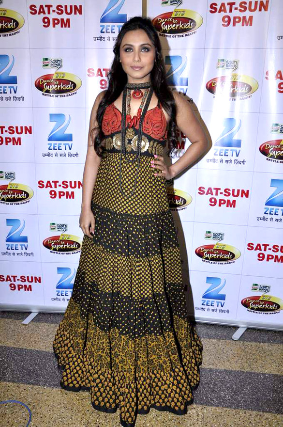 rani mukerji promotes aiyyaa on zee tvs dance ke superstars 9