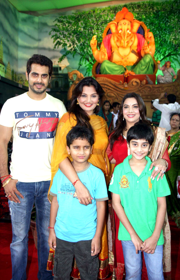 celebs visited different pandals in ganpati festival 7