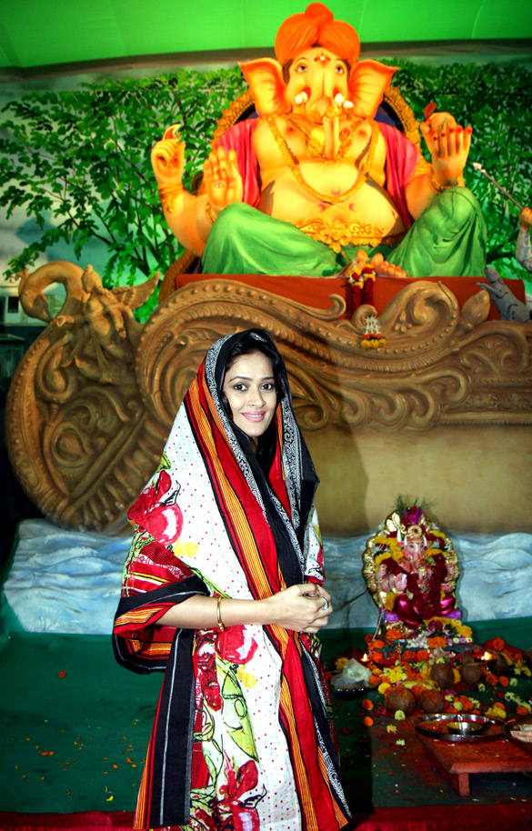 celebs visited different pandals in ganpati festival 8