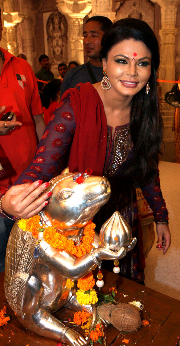 celebs visited different pandals in ganpati festival 14