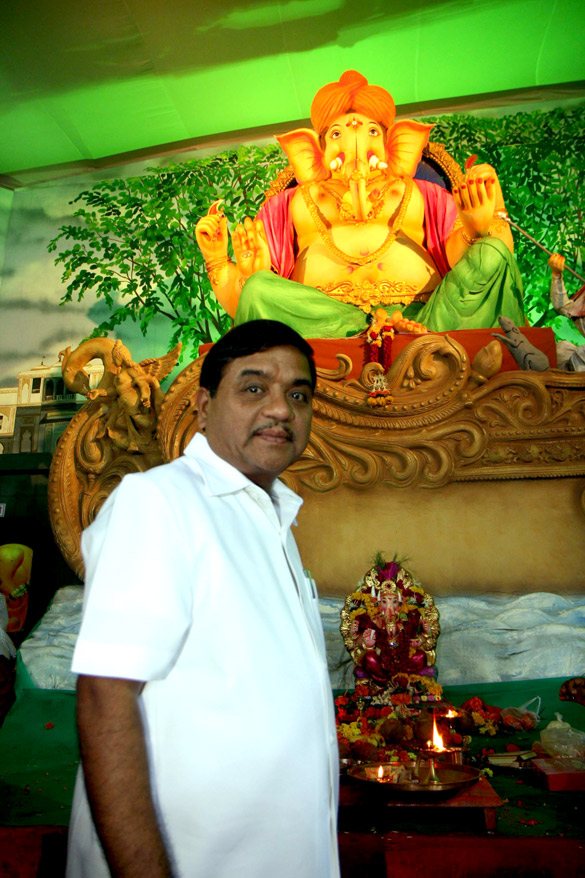 celebs visited different pandals in ganpati festival 10