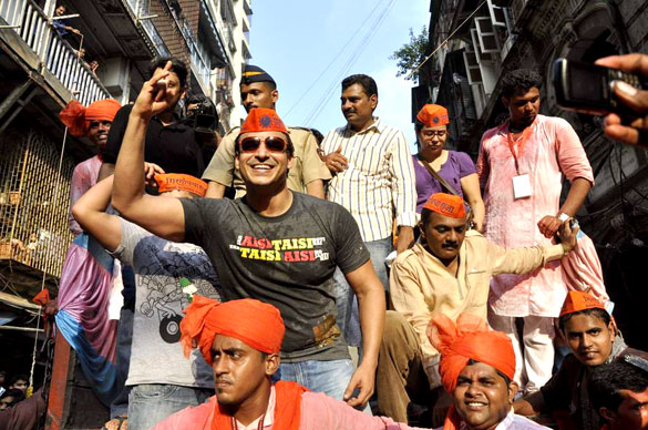 vivek oberoi at girgaum ka raja visarjan 4