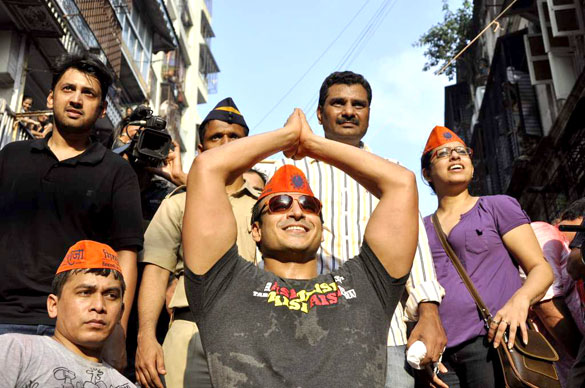 vivek oberoi at girgaum ka raja visarjan 6