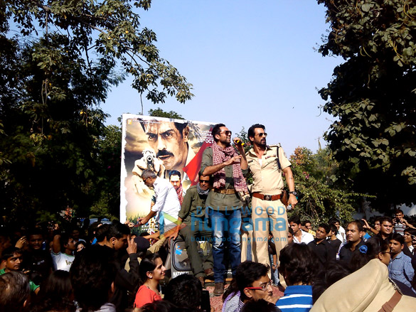 promotions of chakravyuh in delhi at hindu college 5