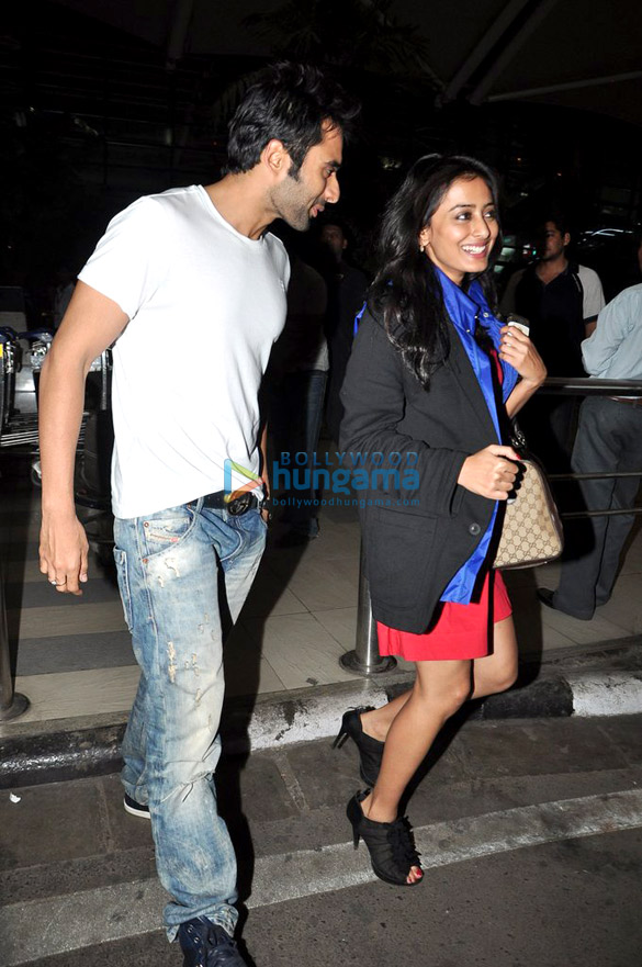 jackky nidhi subbaiah snapped at the airport 7