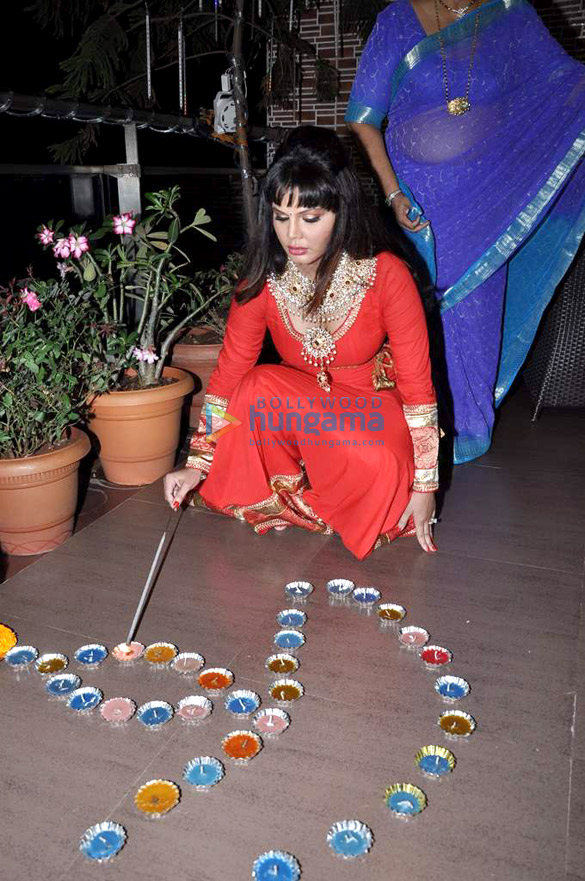 rakhi sawant celebrates diwali with her family 6
