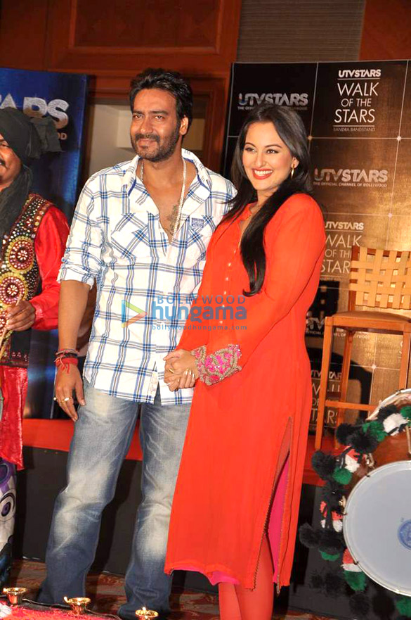 ajay sonakshi at utv stars to promote son of sardaar 6