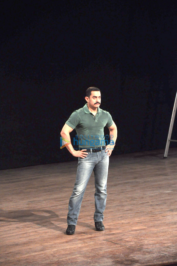 aamir khan on the sets of cid 16
